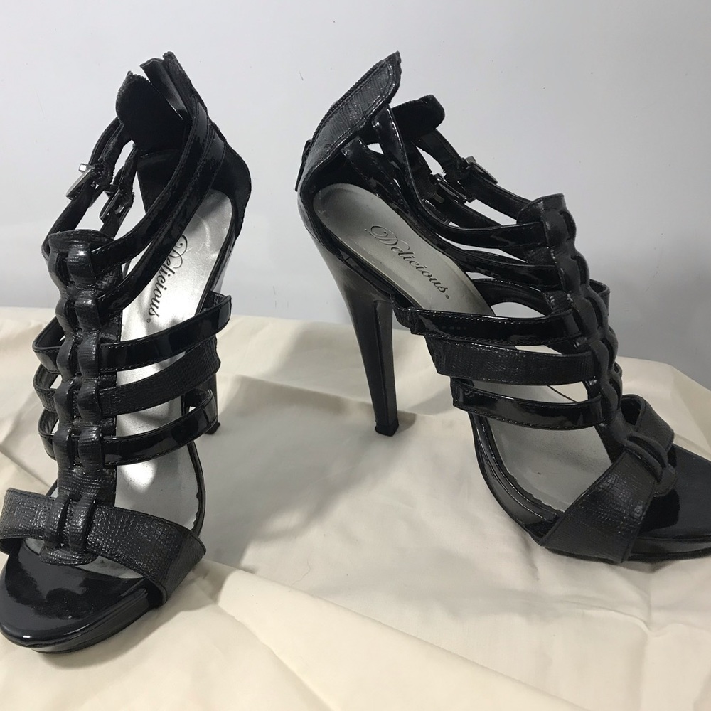 Black delicious heel 8.5